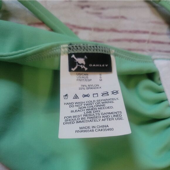 Oakley Twist Bikini Top Size Small NWT - Picture 3 of 3